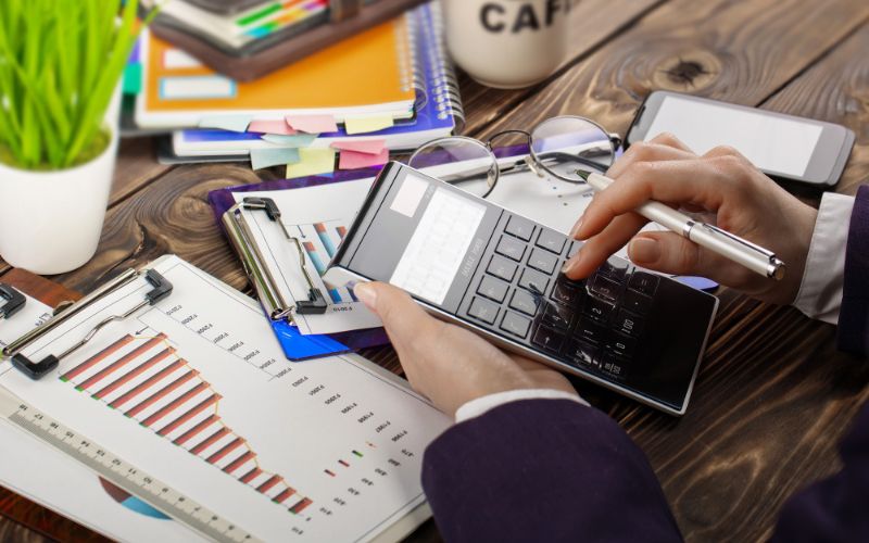 business-woman-working-office-with-items-doing-business